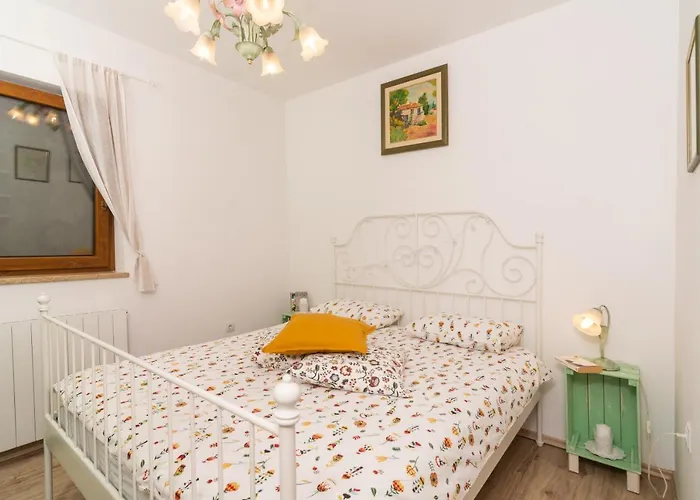 Laura Apartman *