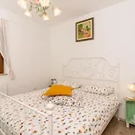 Laura Apartman *