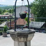 Laura *
